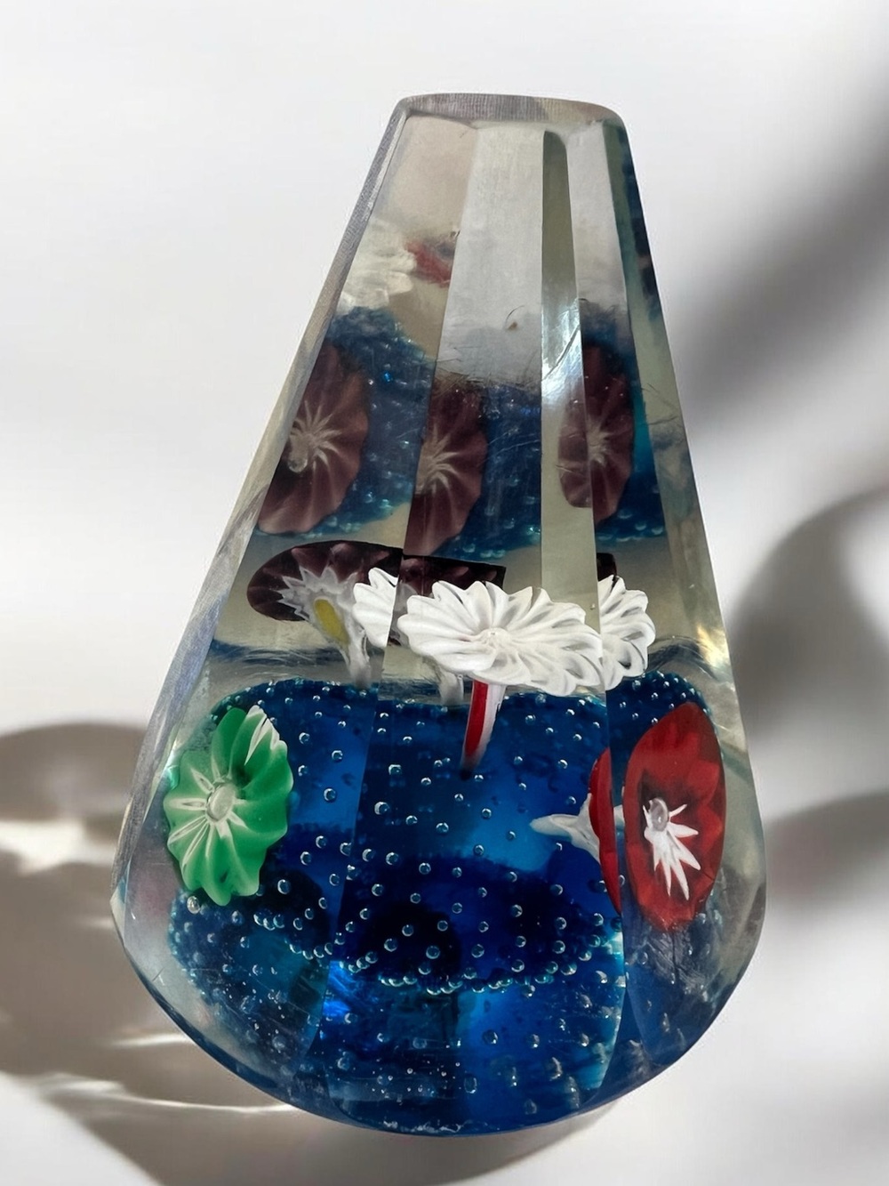 Beautiful floral glass pyramid paperweight 4-1/2”